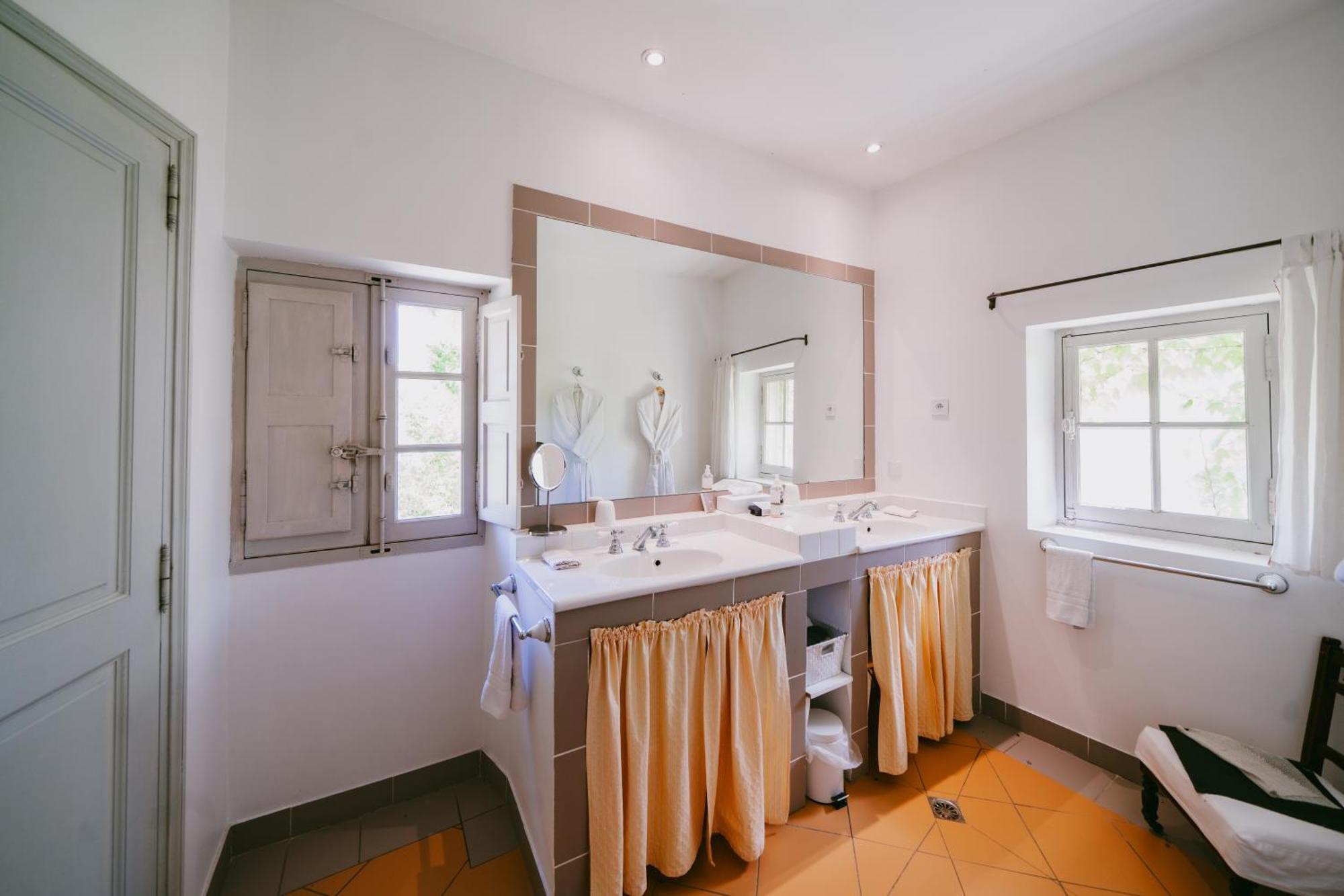Hotel Bastide Rose à Le Thor Extérieur photo
