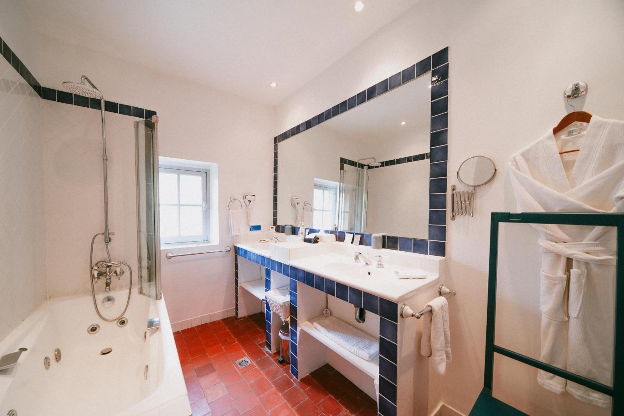 Hotel Bastide Rose à Le Thor Extérieur photo